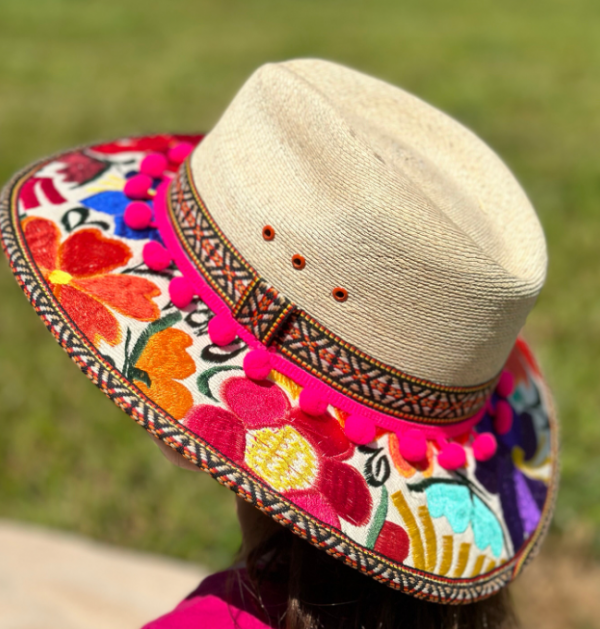 Topi Panama dengan Bordir Motif Flora
